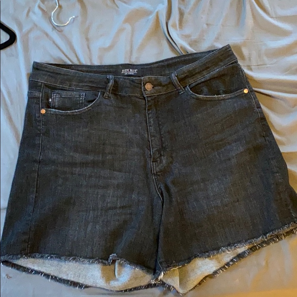 Judy blue stretch denim cut off Jean shorts 2XL
